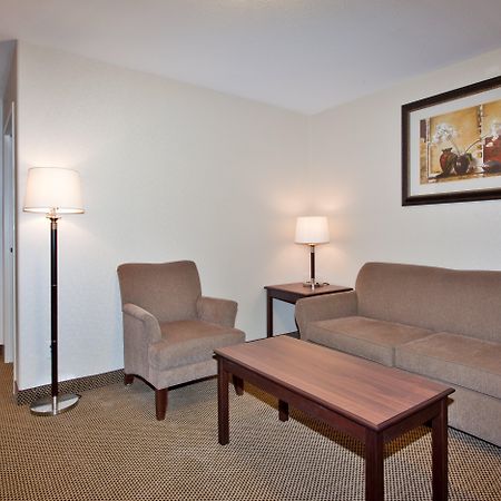 Holiday Inn Express & Suites Whitecourt By Ihg Ruang foto