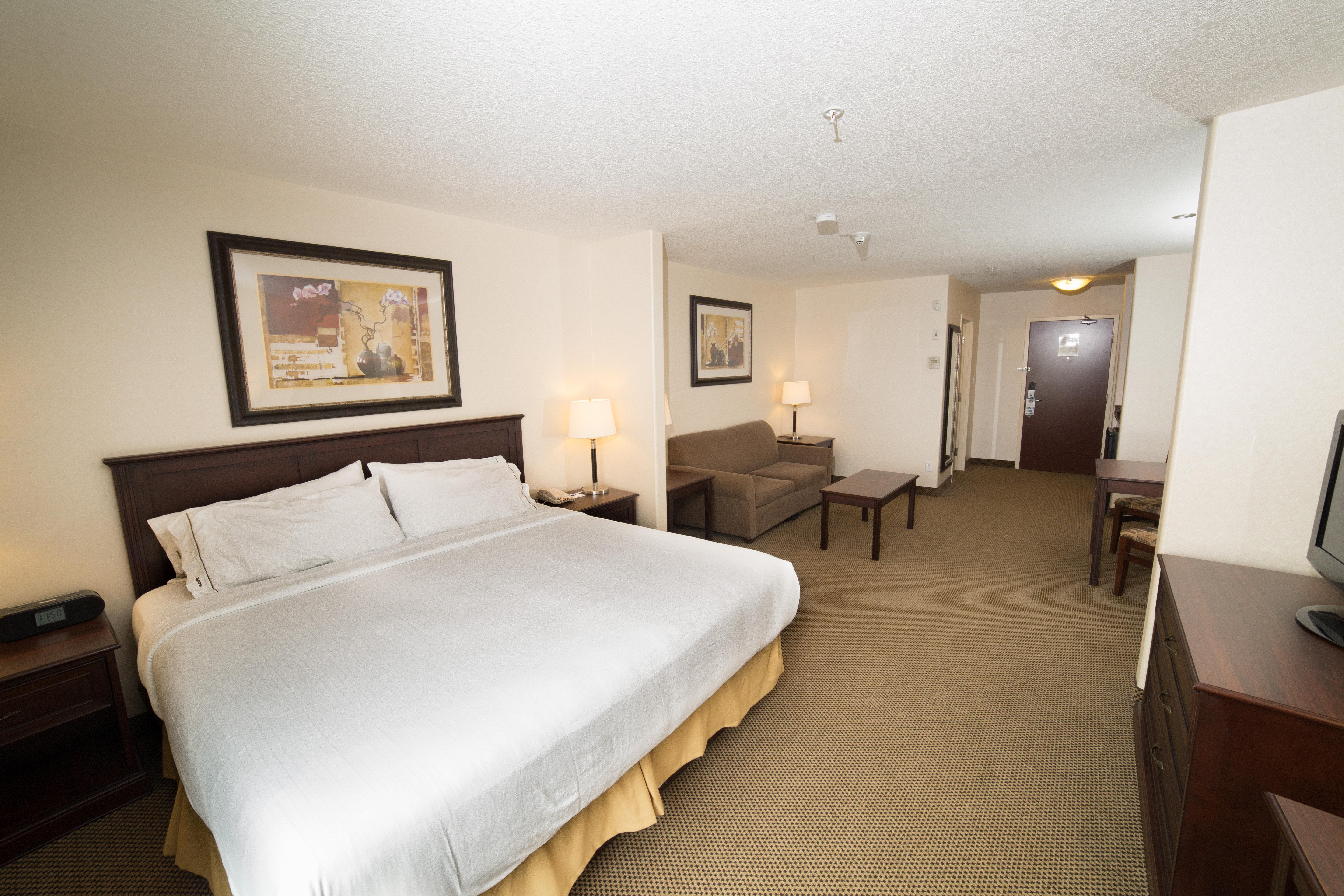 Holiday Inn Express & Suites Whitecourt By Ihg Bagian luar foto
