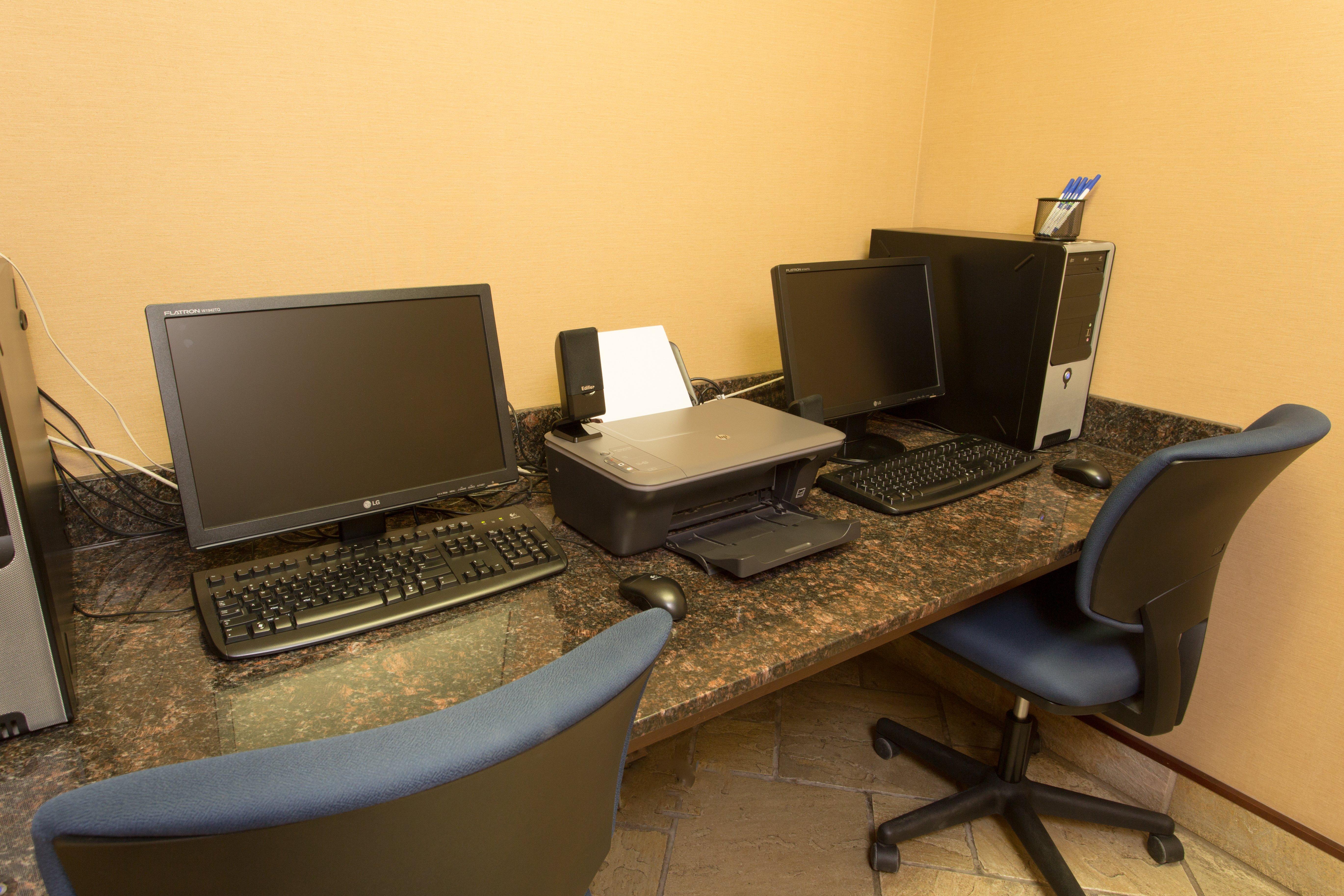 Holiday Inn Express & Suites Whitecourt By Ihg Bagian luar foto