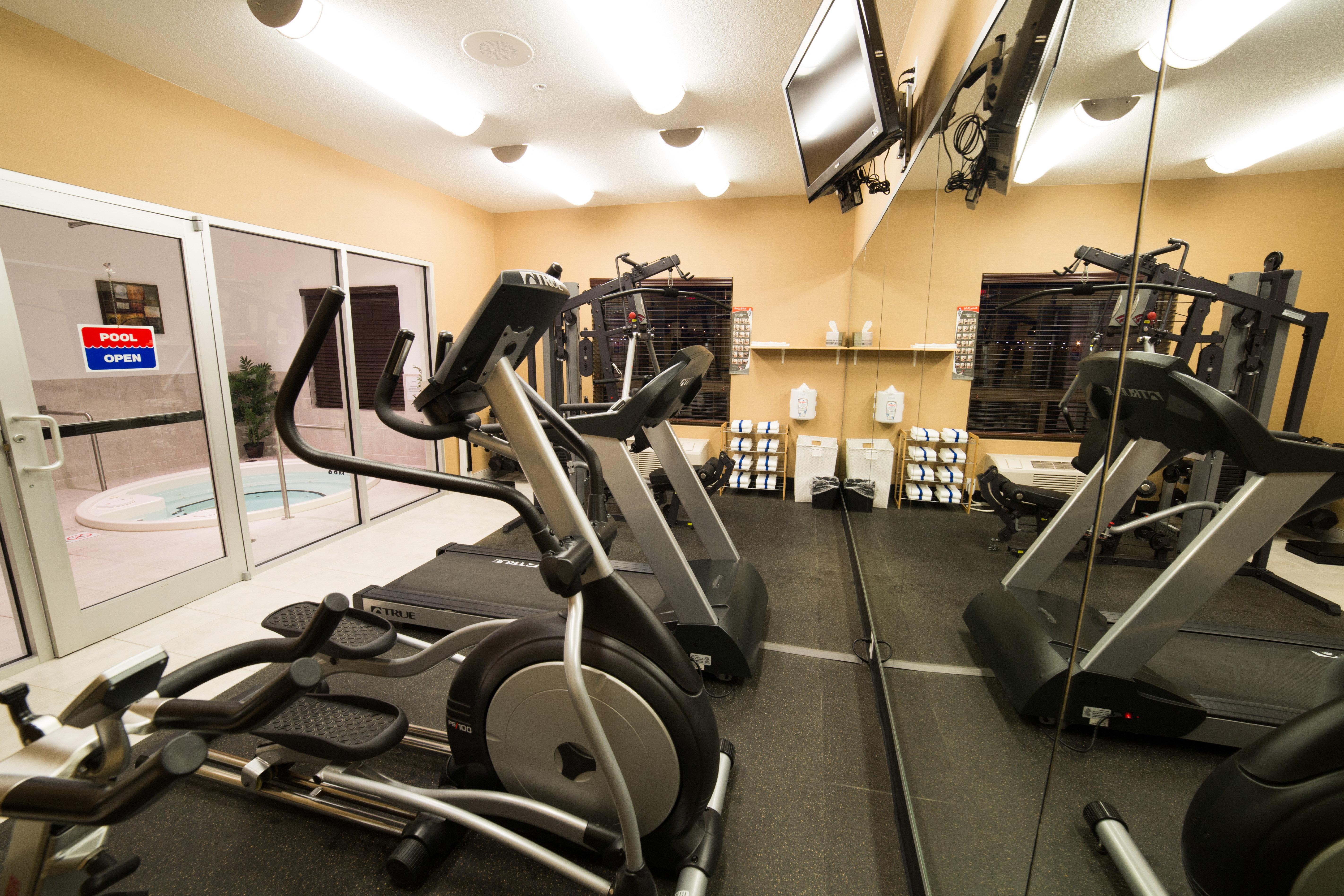 Holiday Inn Express & Suites Whitecourt By Ihg Bagian luar foto