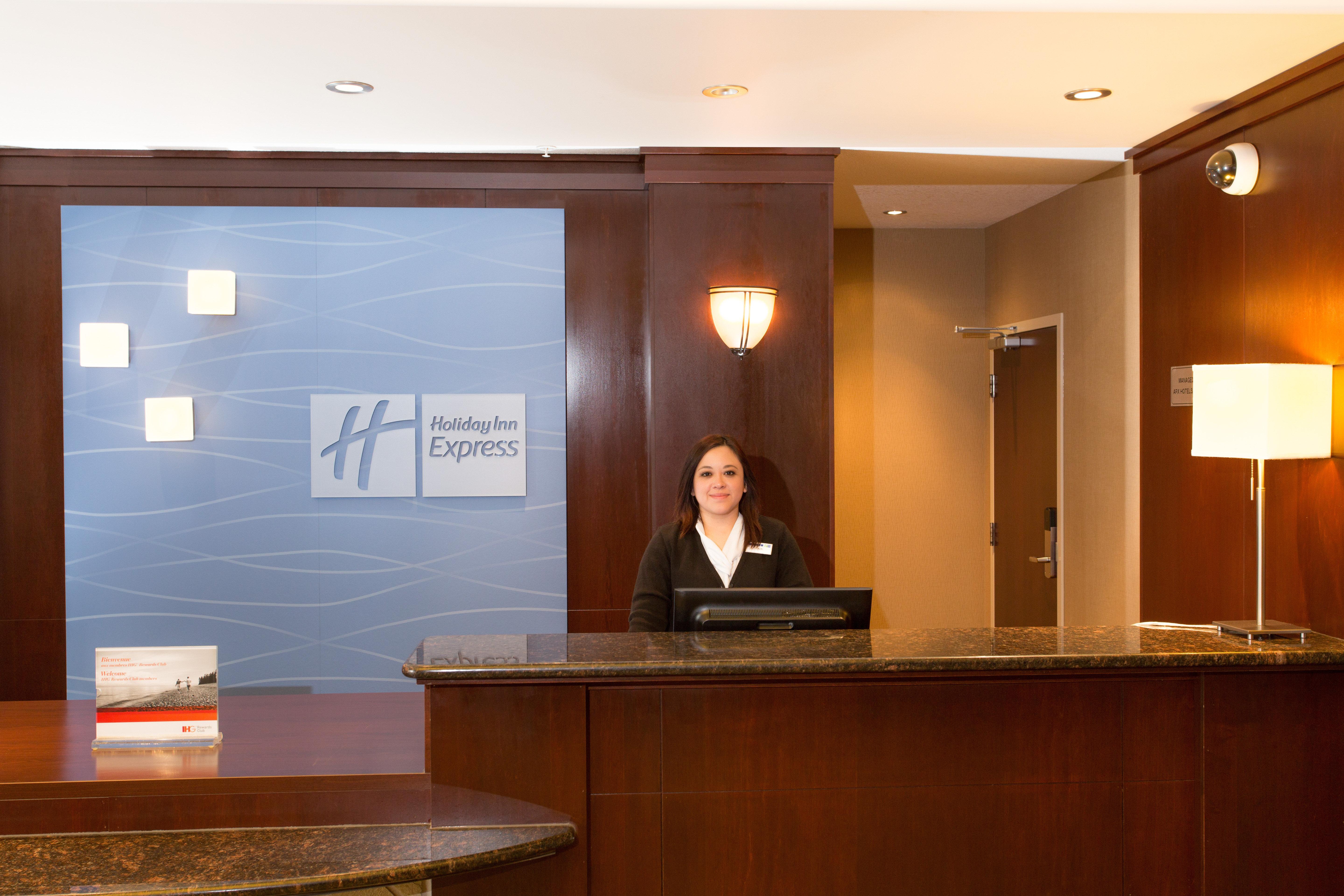 Holiday Inn Express & Suites Whitecourt By Ihg Bagian luar foto