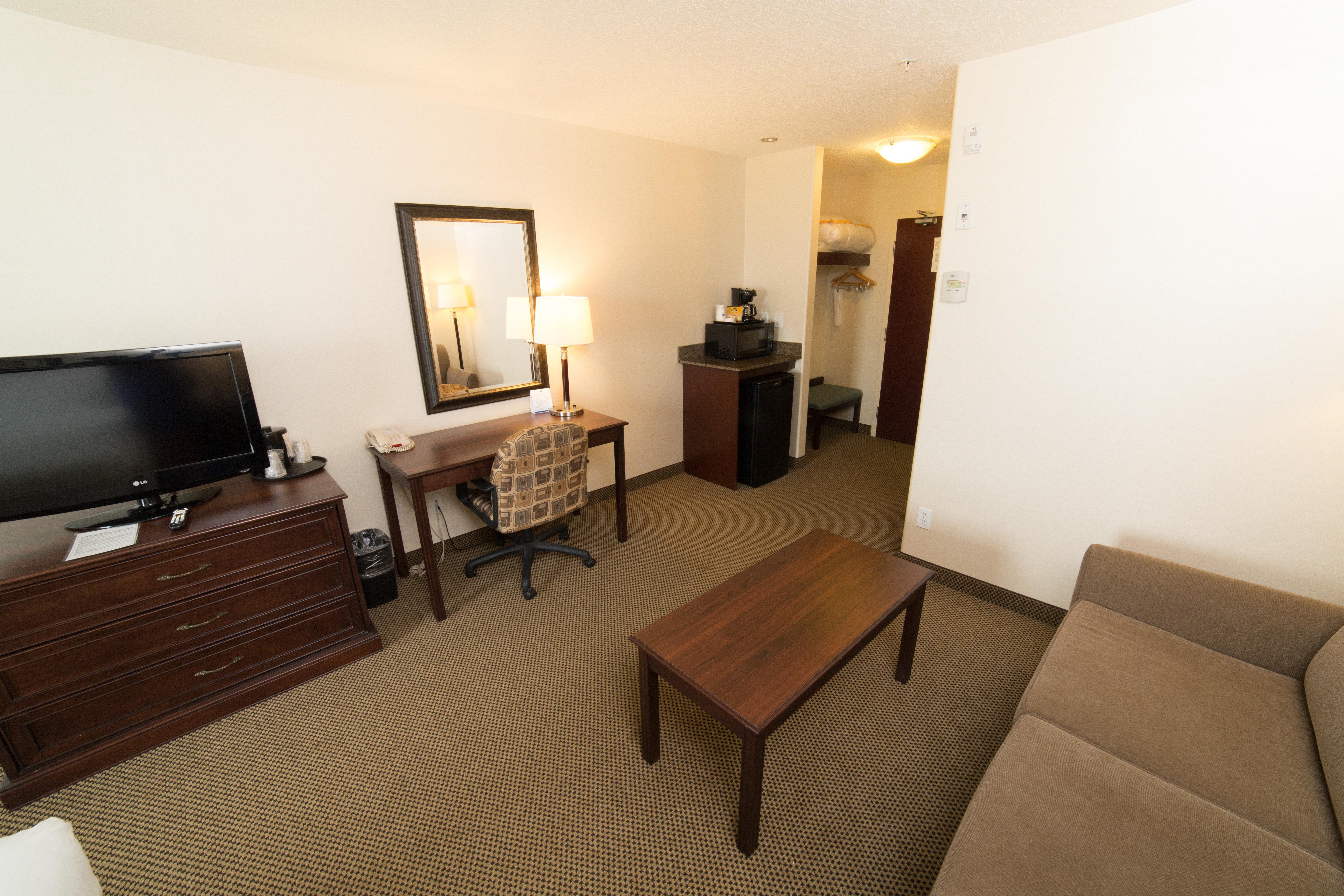 Holiday Inn Express & Suites Whitecourt By Ihg Bagian luar foto