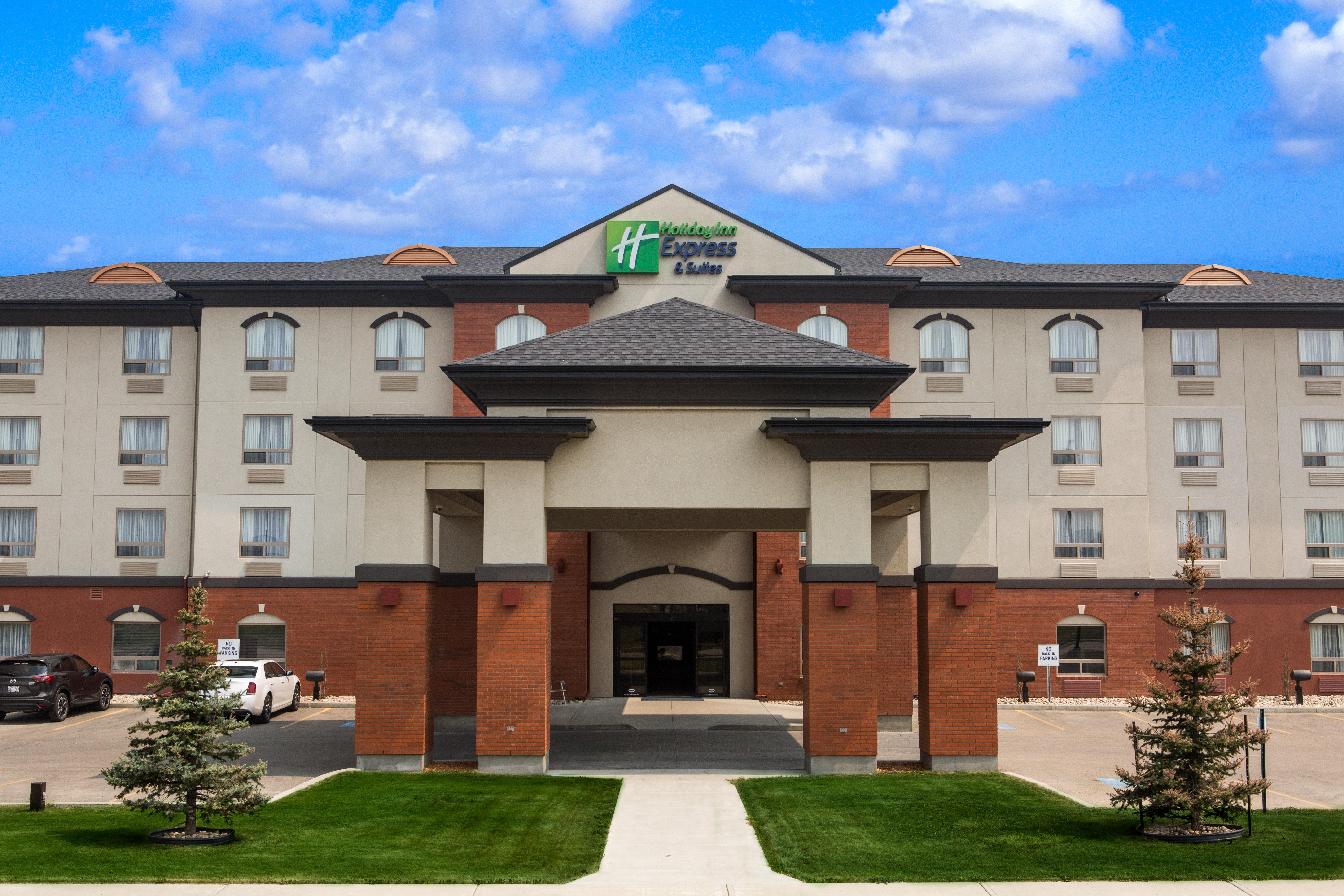 Holiday Inn Express & Suites Whitecourt By Ihg Bagian luar foto