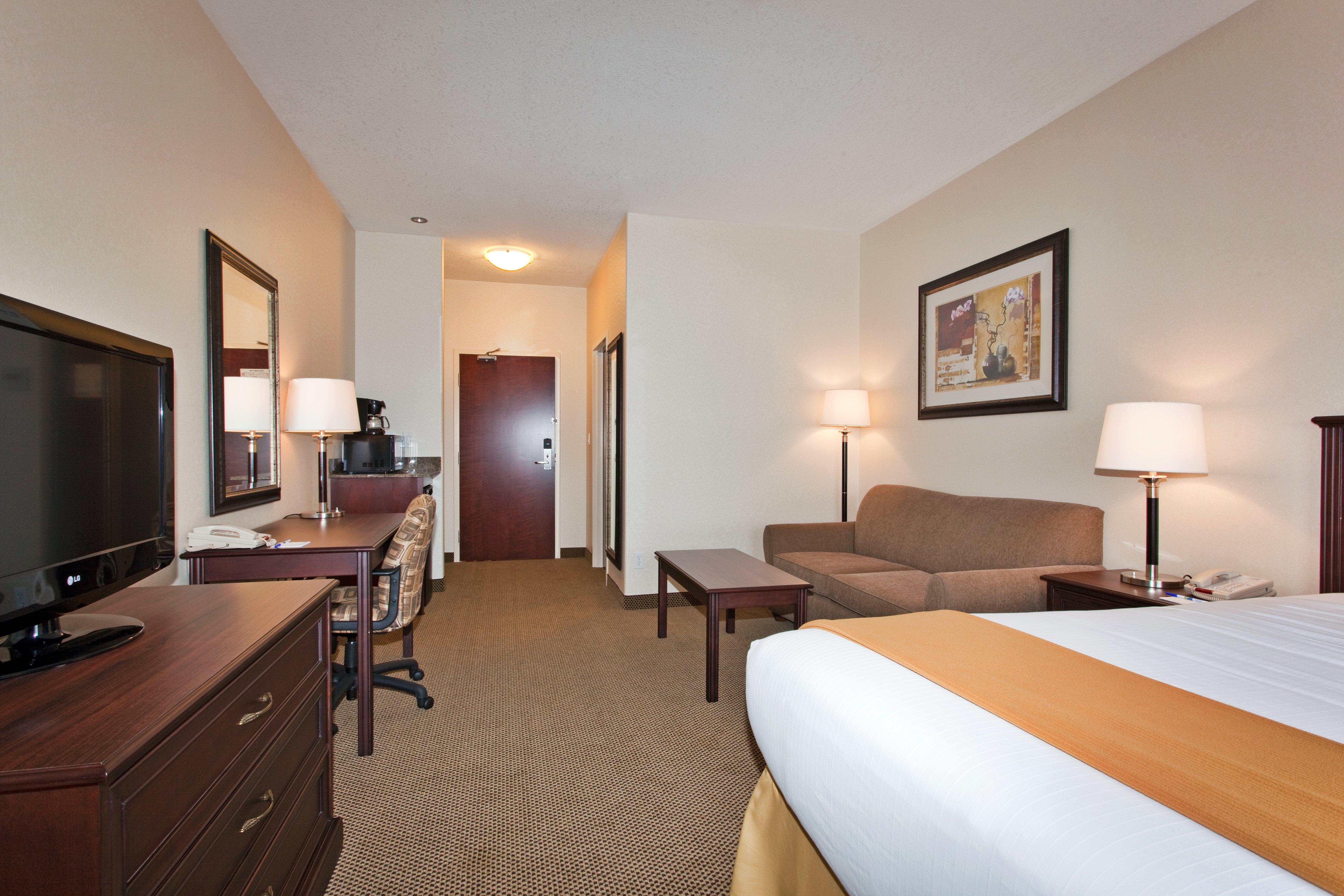 Holiday Inn Express & Suites Whitecourt By Ihg Bagian luar foto
