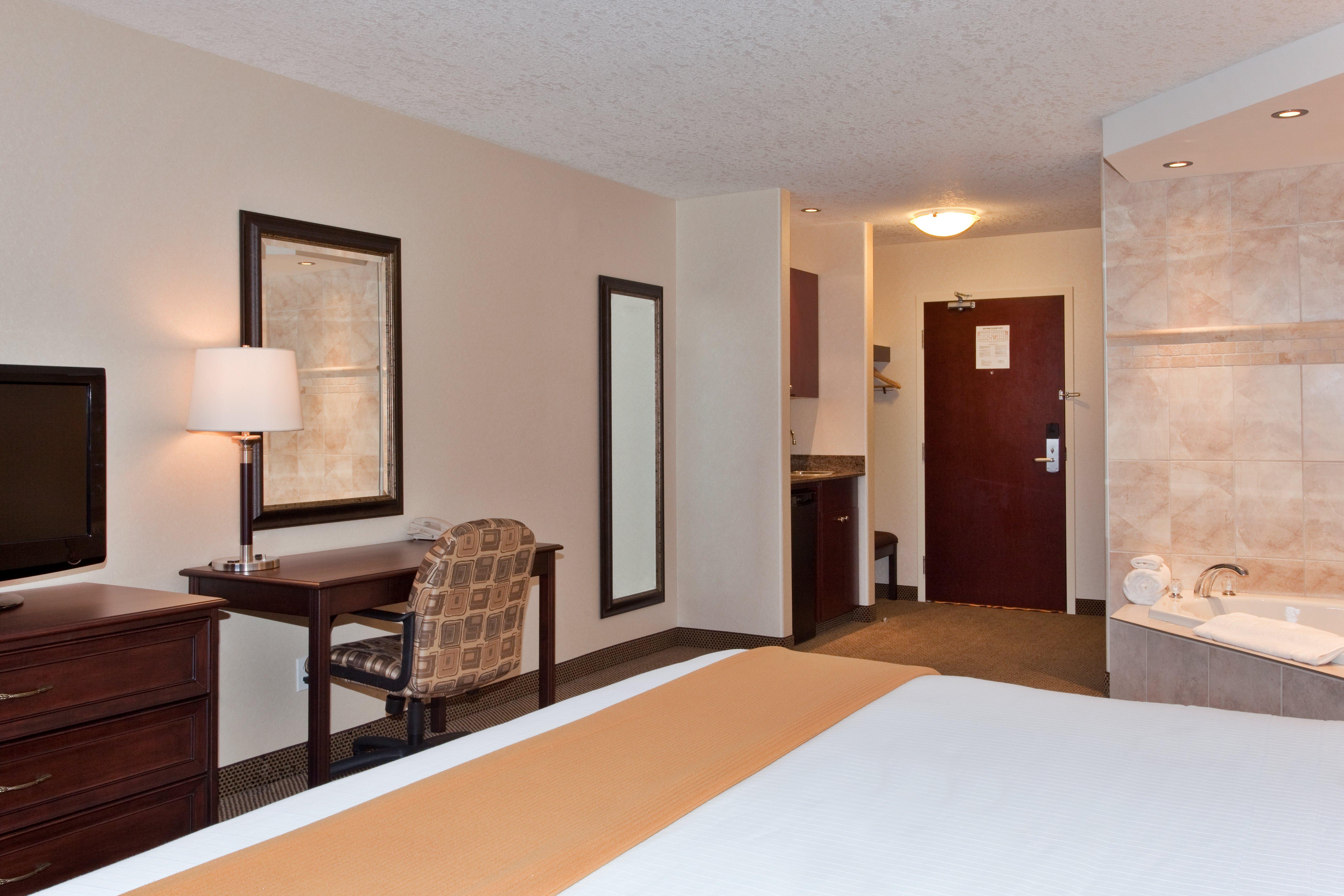Holiday Inn Express & Suites Whitecourt By Ihg Bagian luar foto