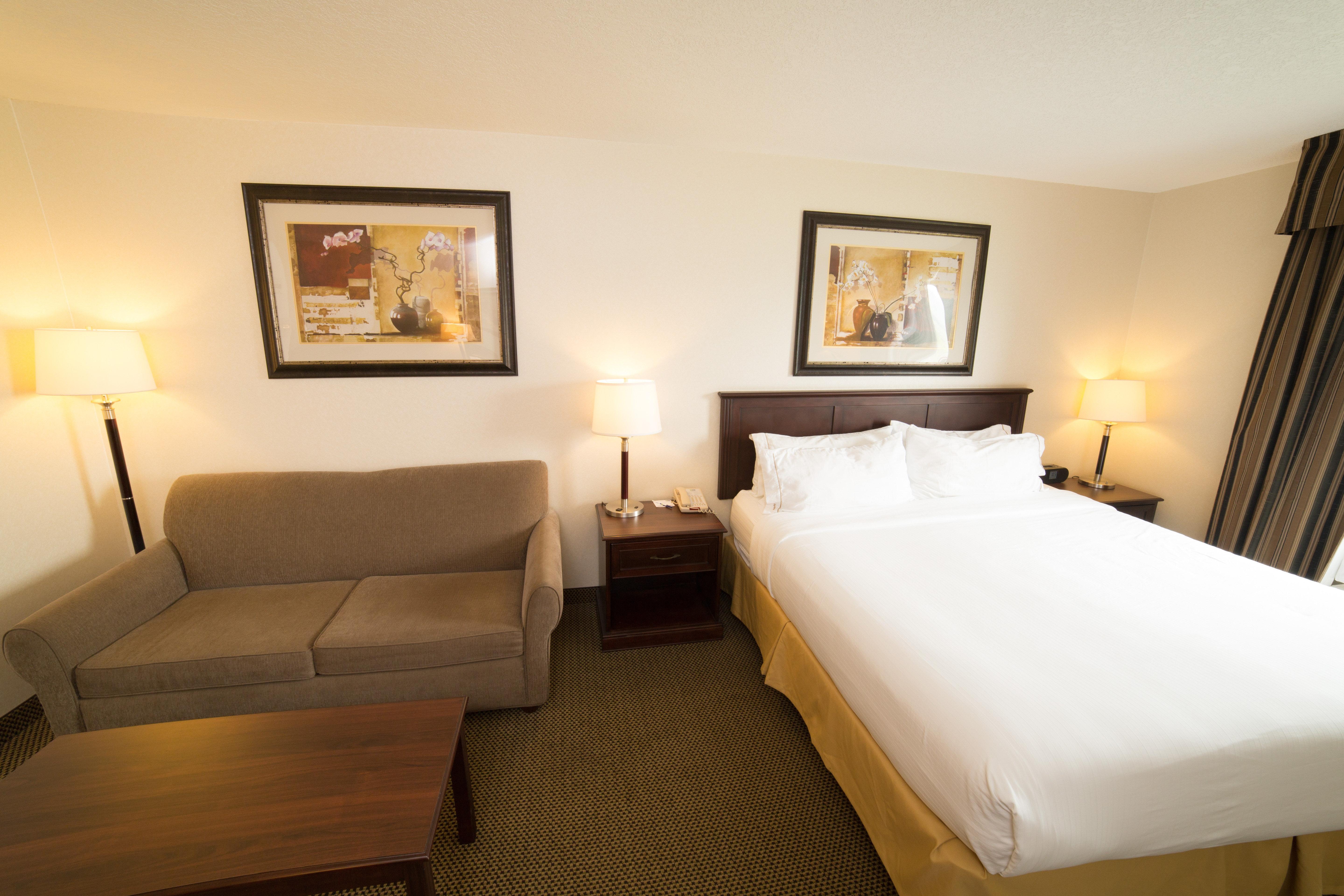 Holiday Inn Express & Suites Whitecourt By Ihg Bagian luar foto