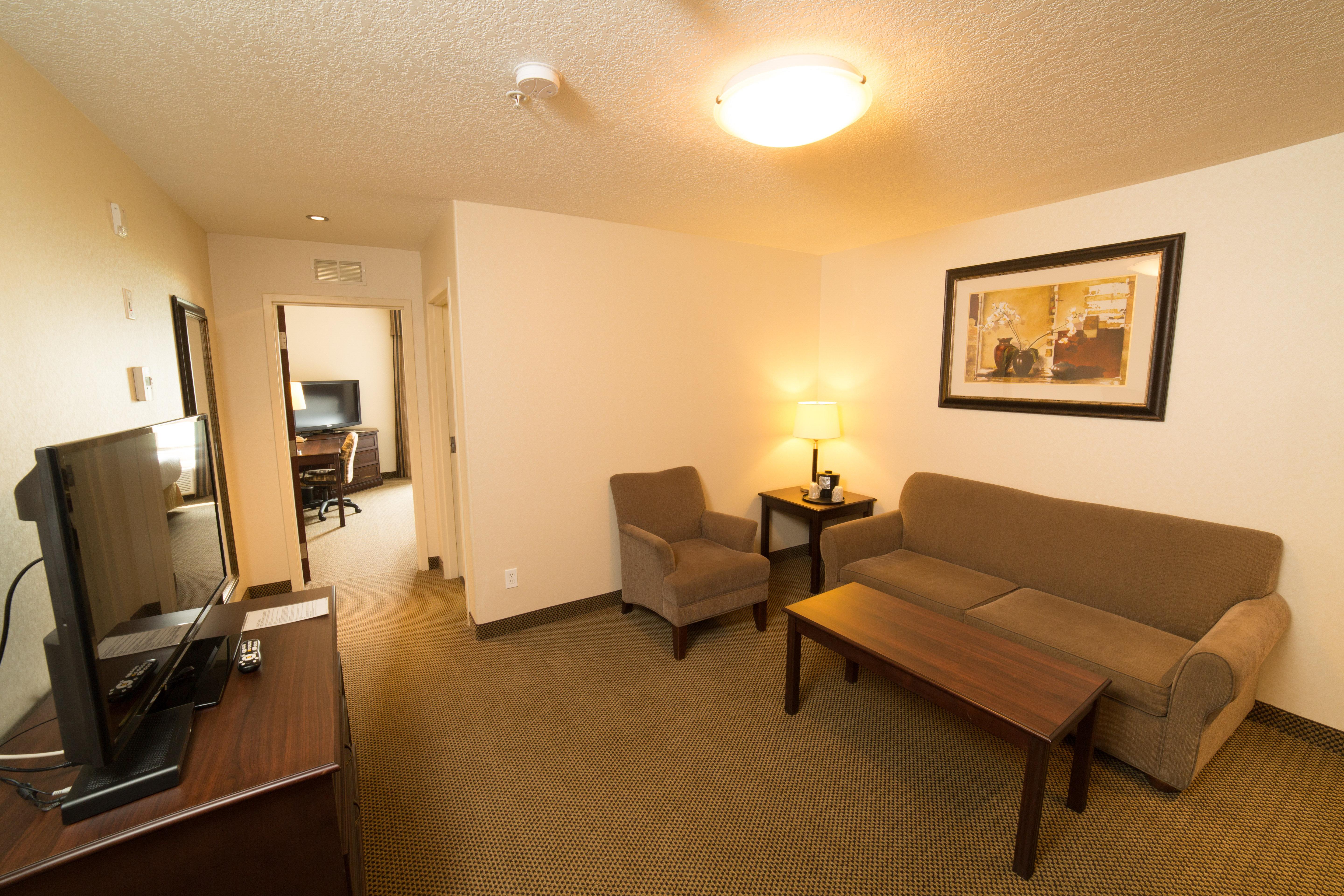 Holiday Inn Express & Suites Whitecourt By Ihg Bagian luar foto