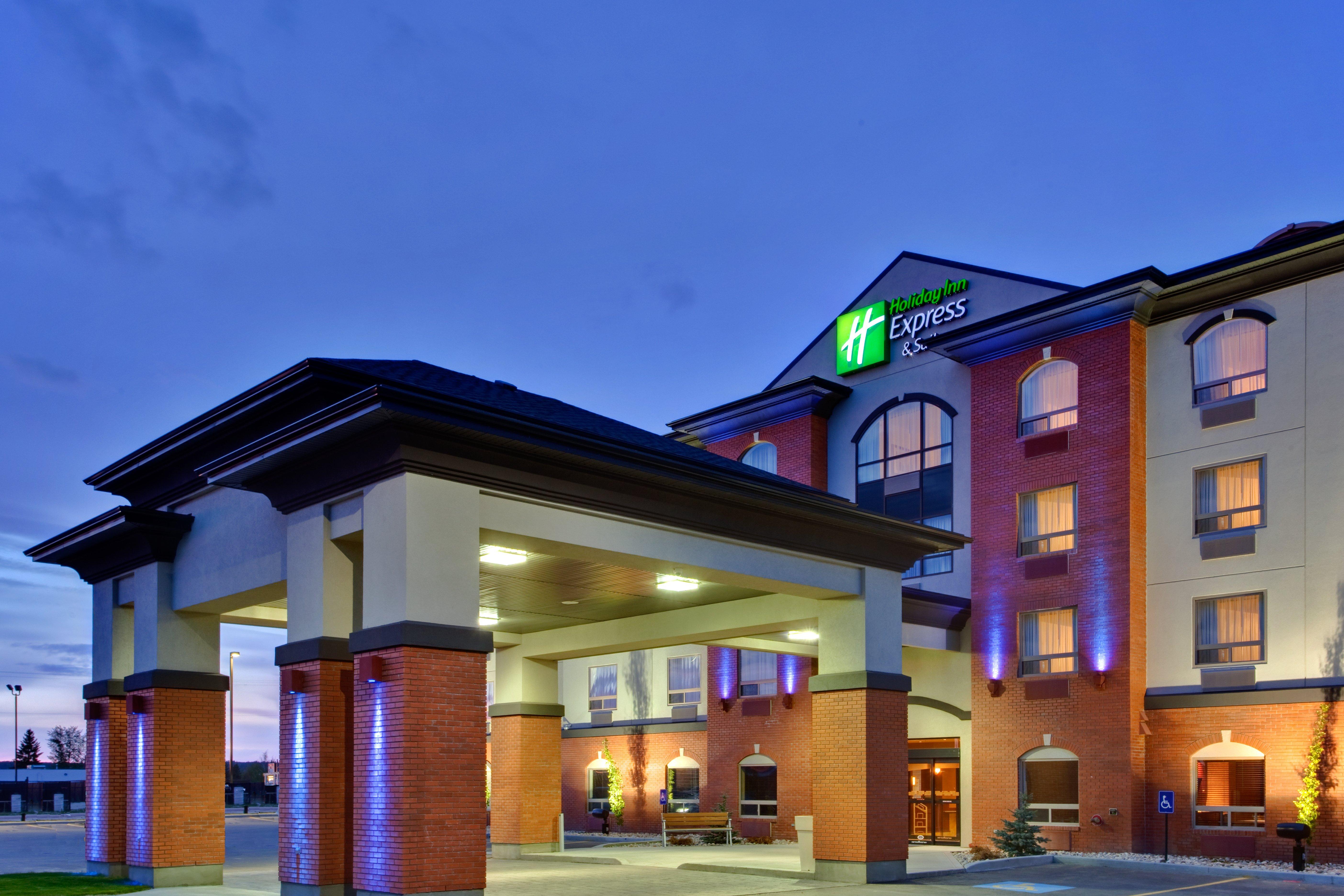 Holiday Inn Express & Suites Whitecourt By Ihg Bagian luar foto