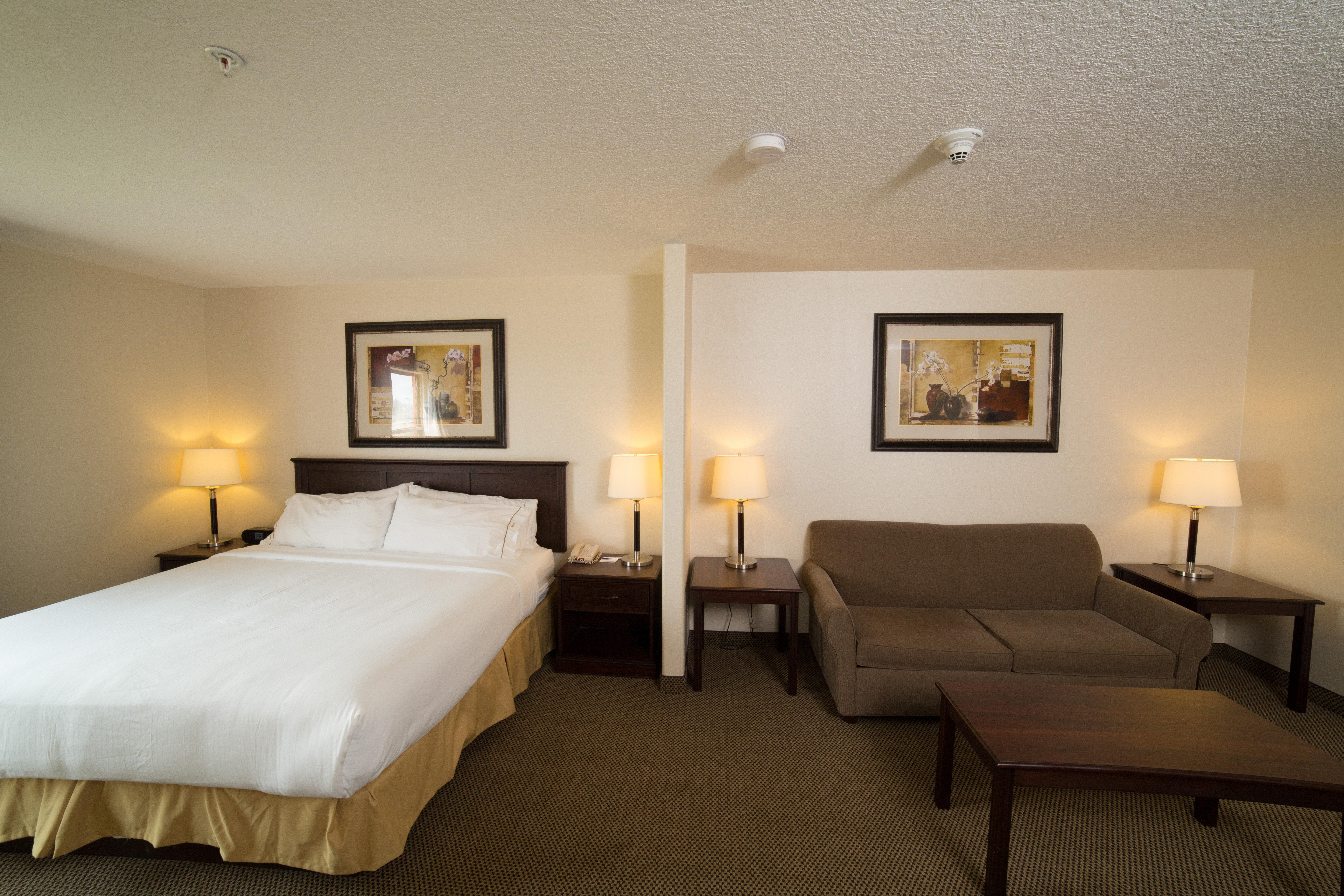 Holiday Inn Express & Suites Whitecourt By Ihg Bagian luar foto