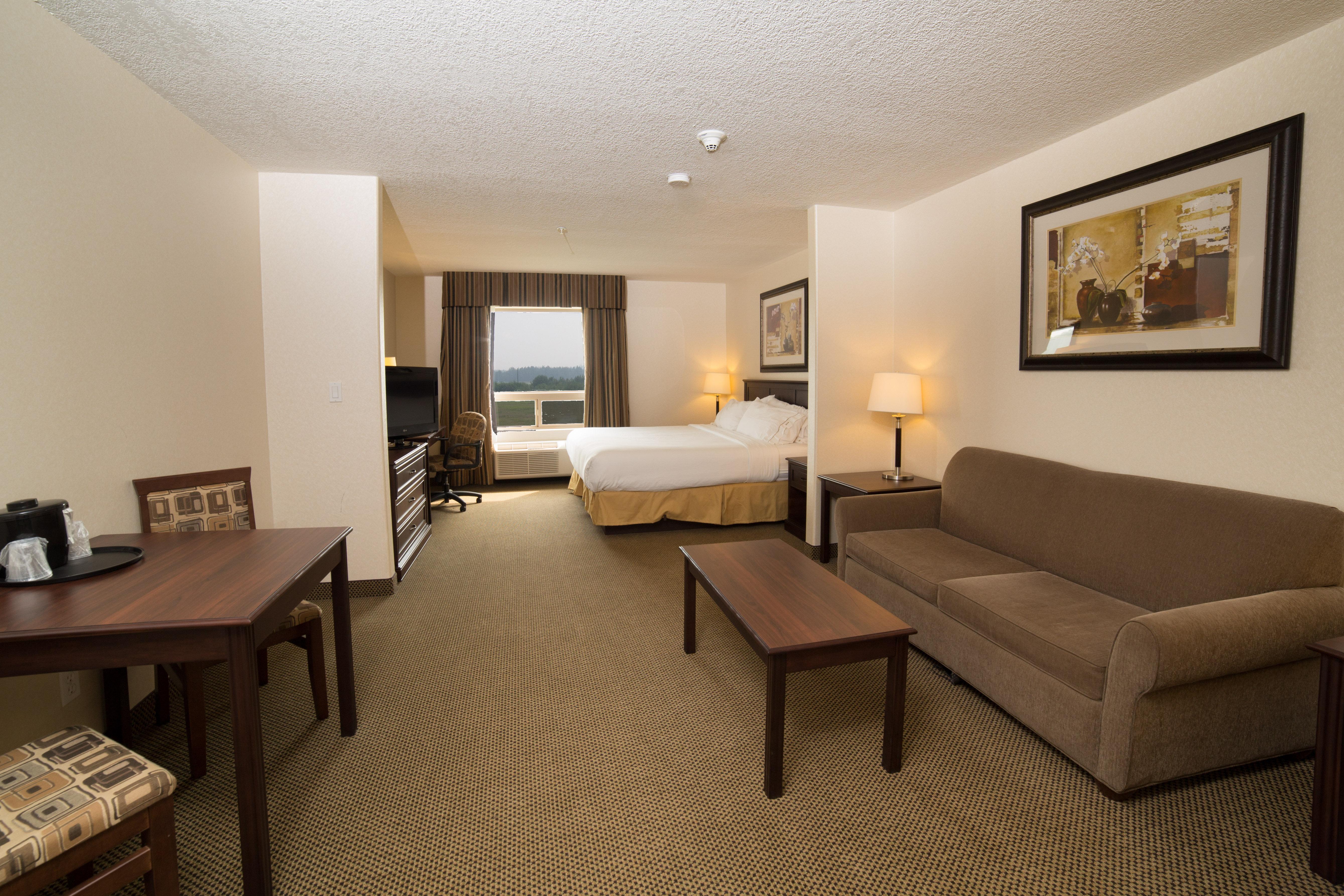 Holiday Inn Express & Suites Whitecourt By Ihg Bagian luar foto