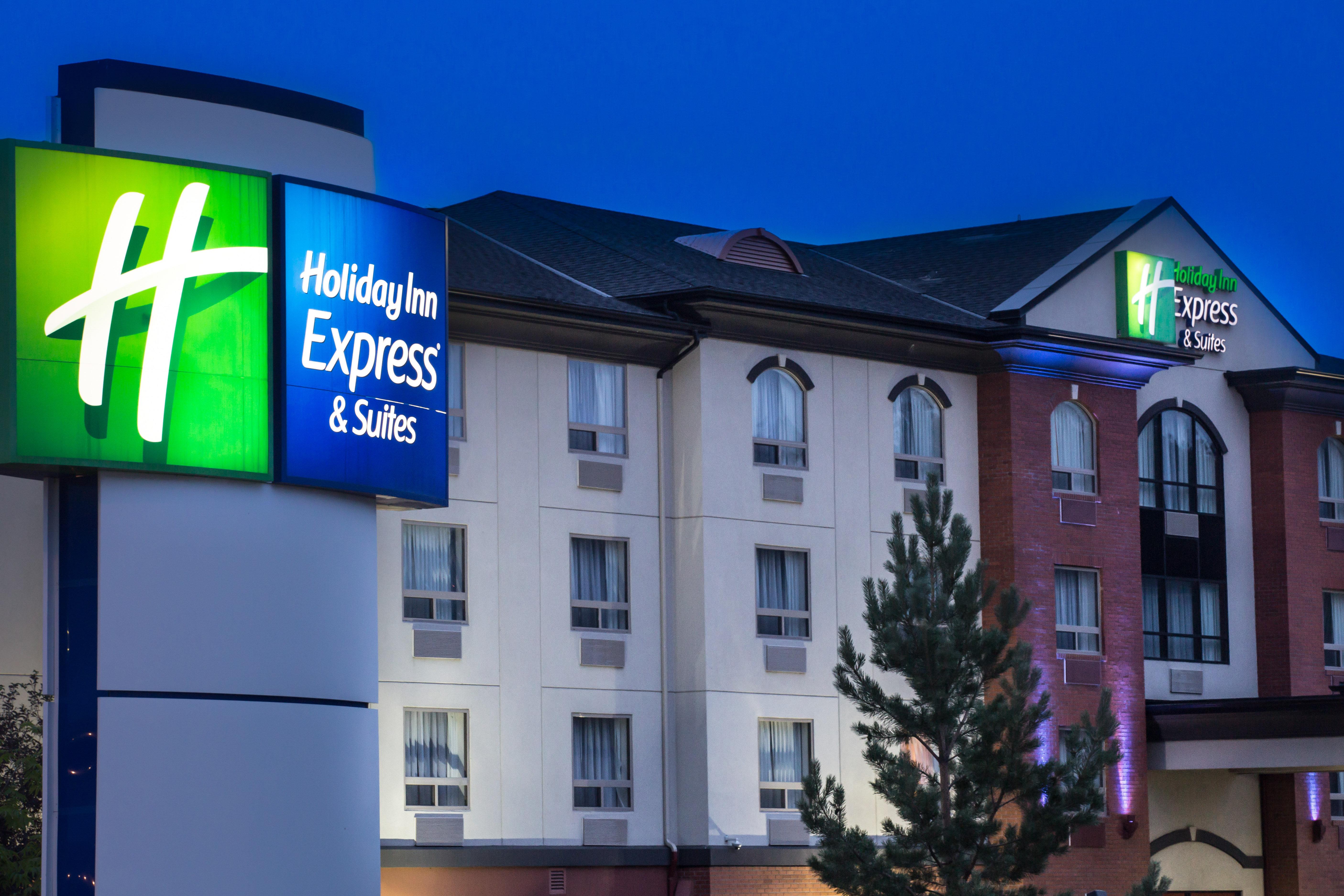 Holiday Inn Express & Suites Whitecourt By Ihg Bagian luar foto