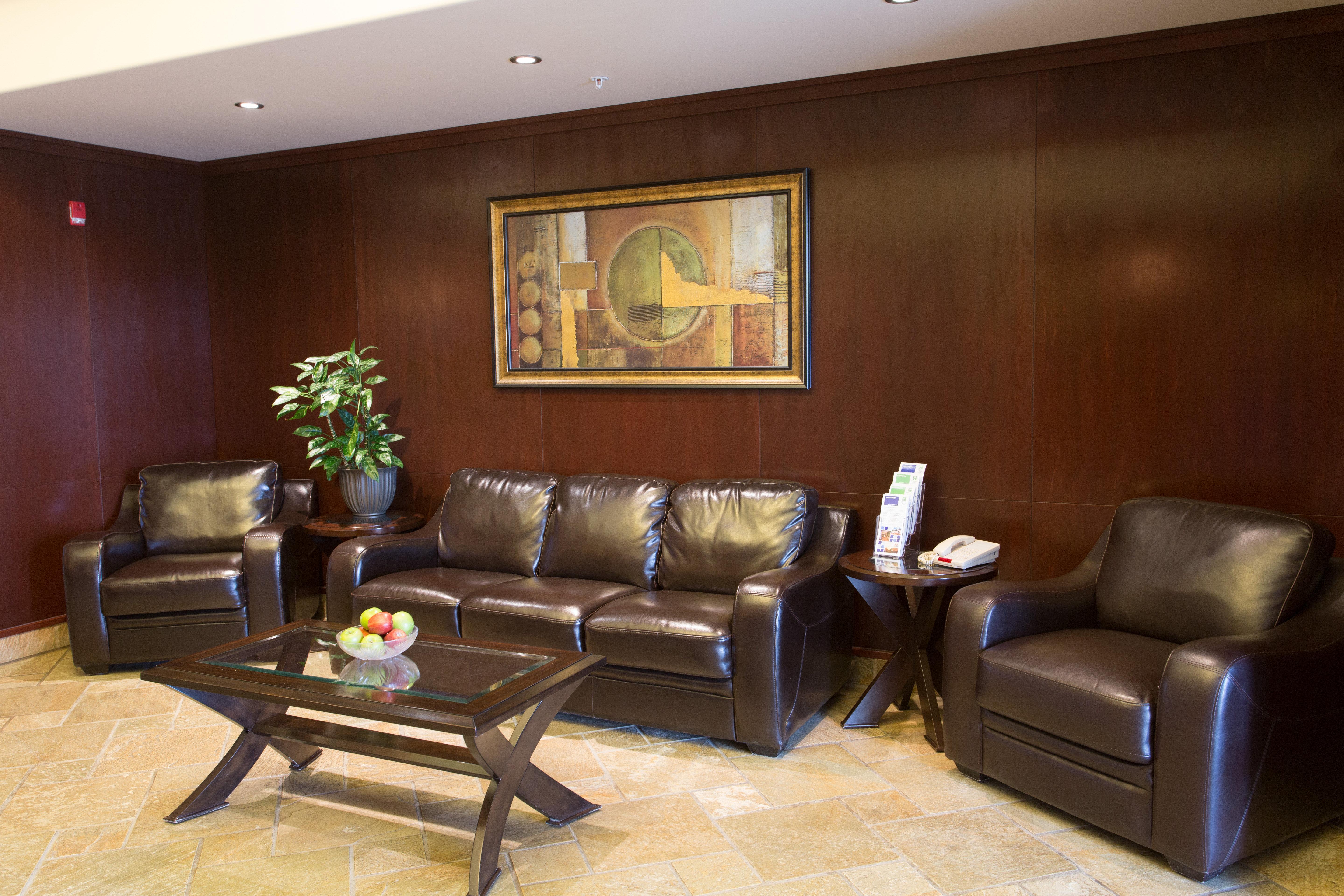 Holiday Inn Express & Suites Whitecourt By Ihg Bagian luar foto
