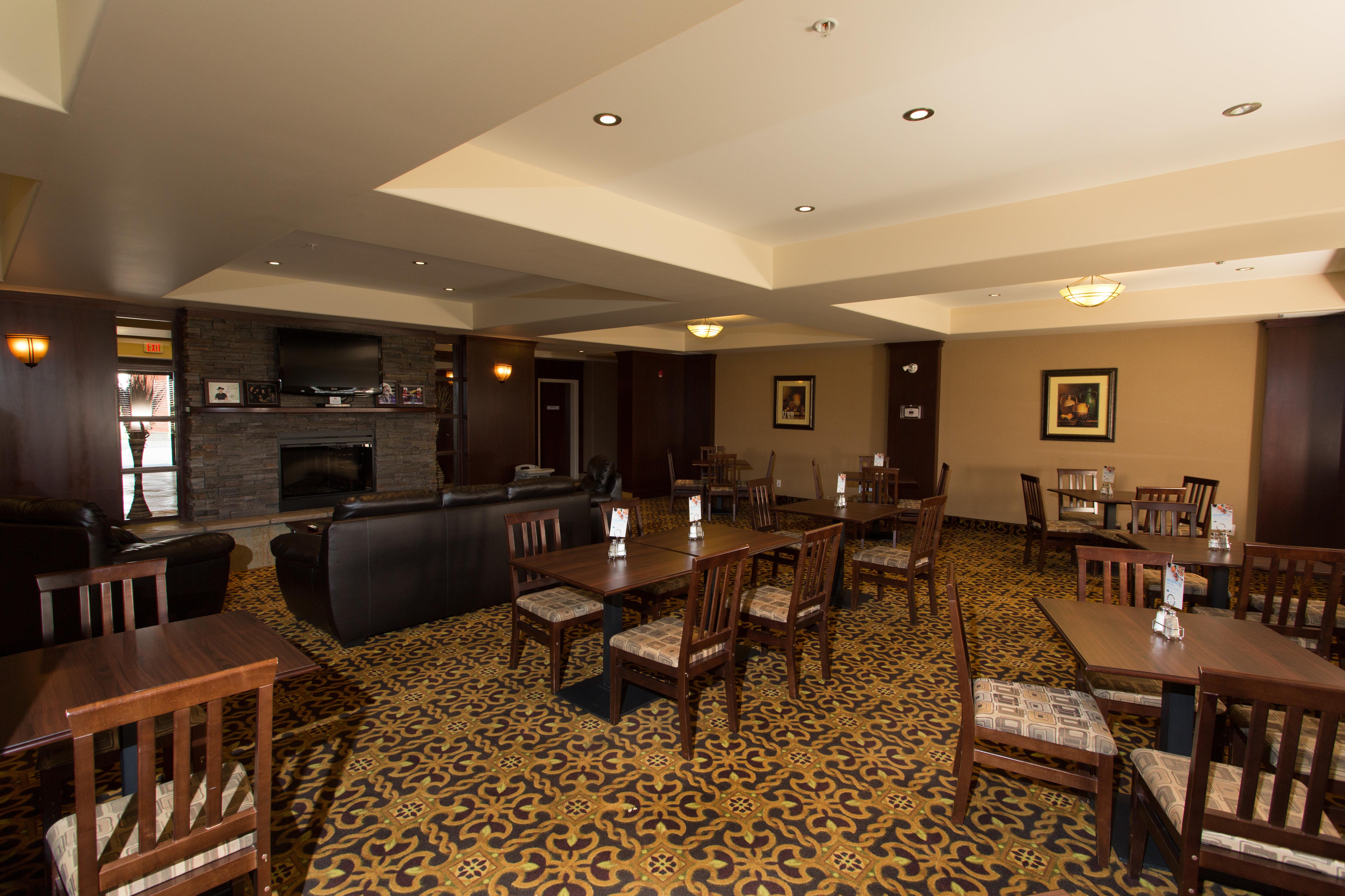 Holiday Inn Express & Suites Whitecourt By Ihg Bagian luar foto