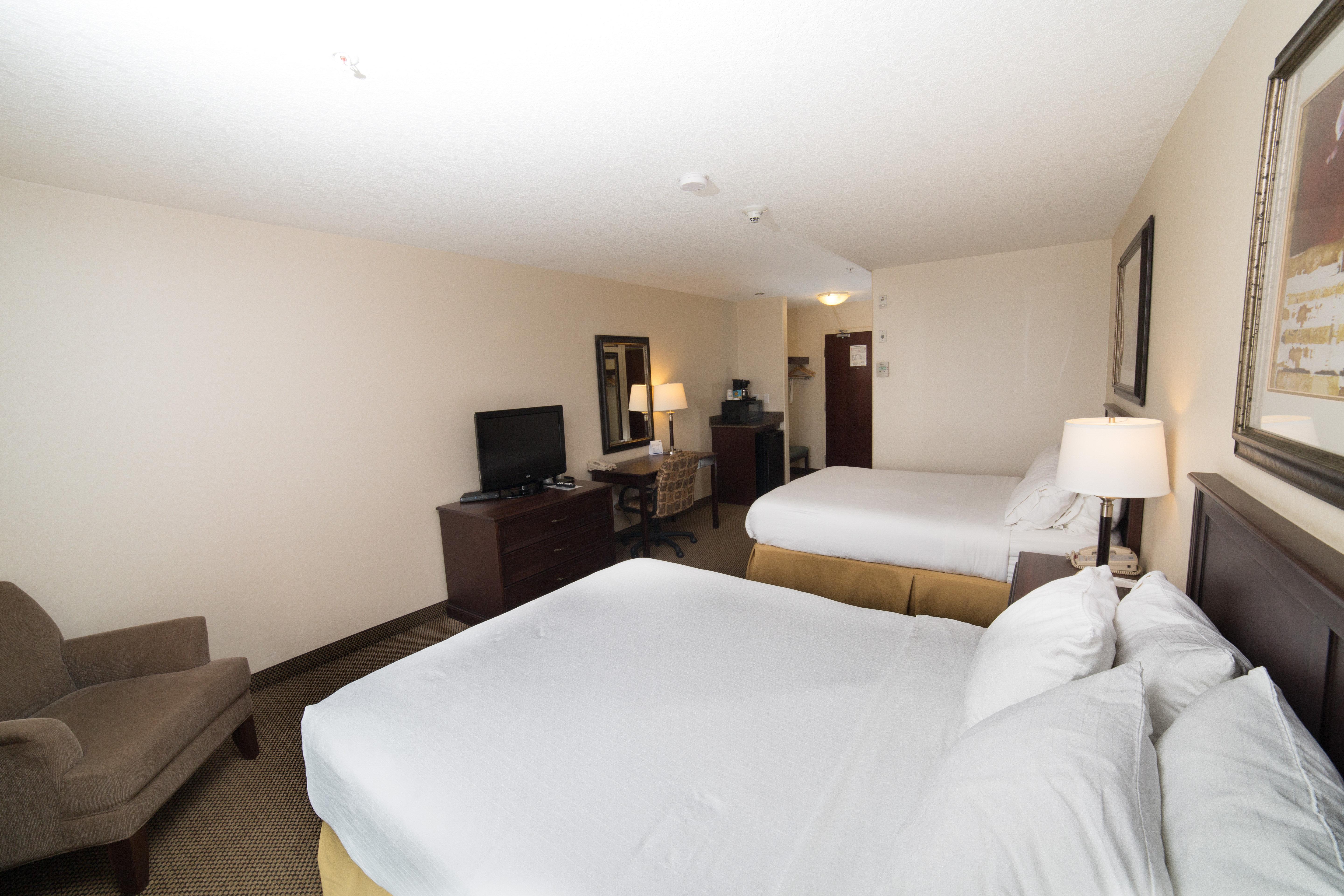 Holiday Inn Express & Suites Whitecourt By Ihg Bagian luar foto