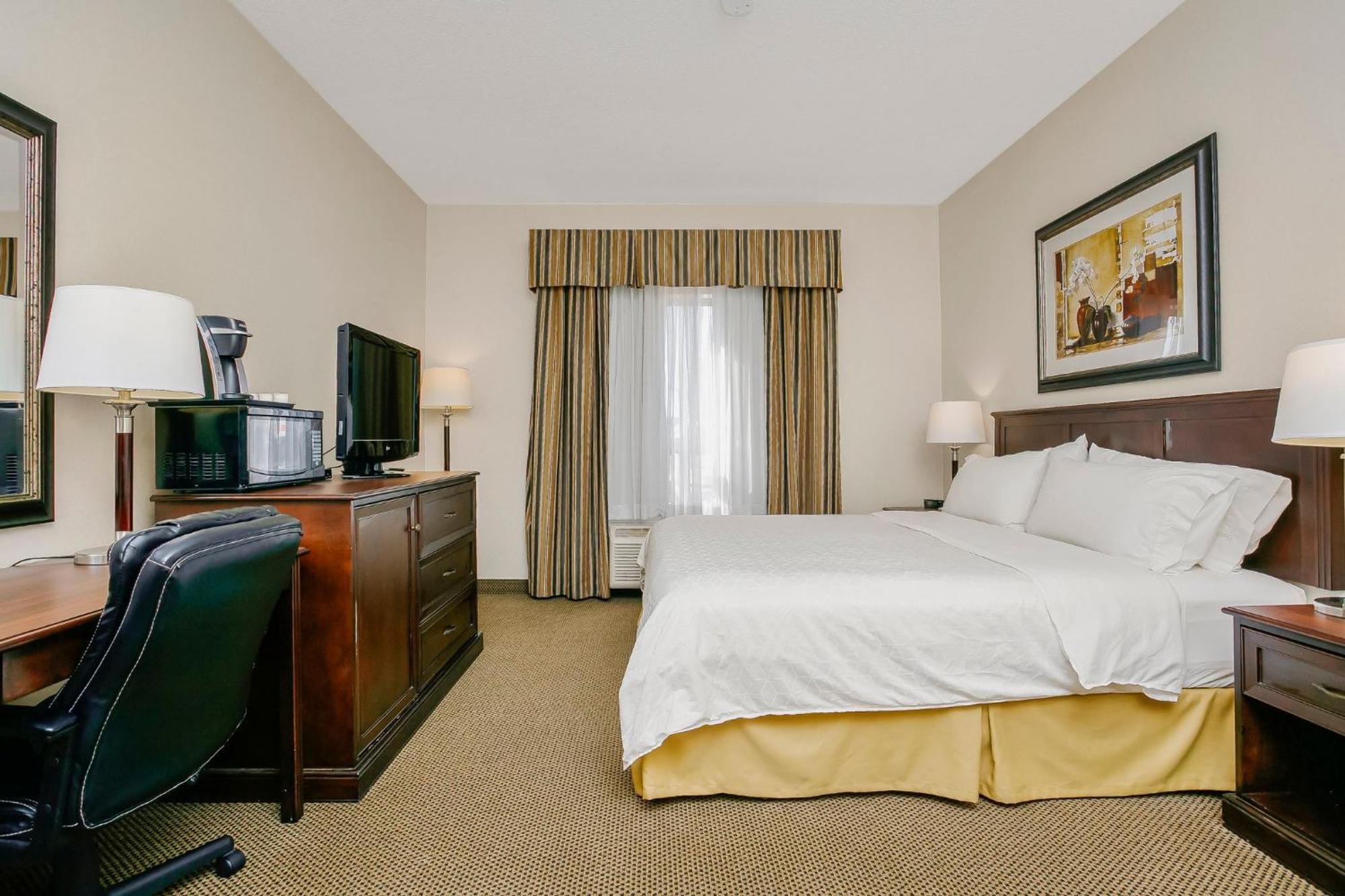 Holiday Inn Express & Suites Whitecourt By Ihg Bagian luar foto