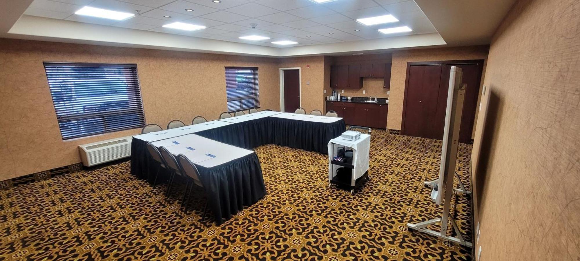 Holiday Inn Express & Suites Whitecourt By Ihg Bagian luar foto