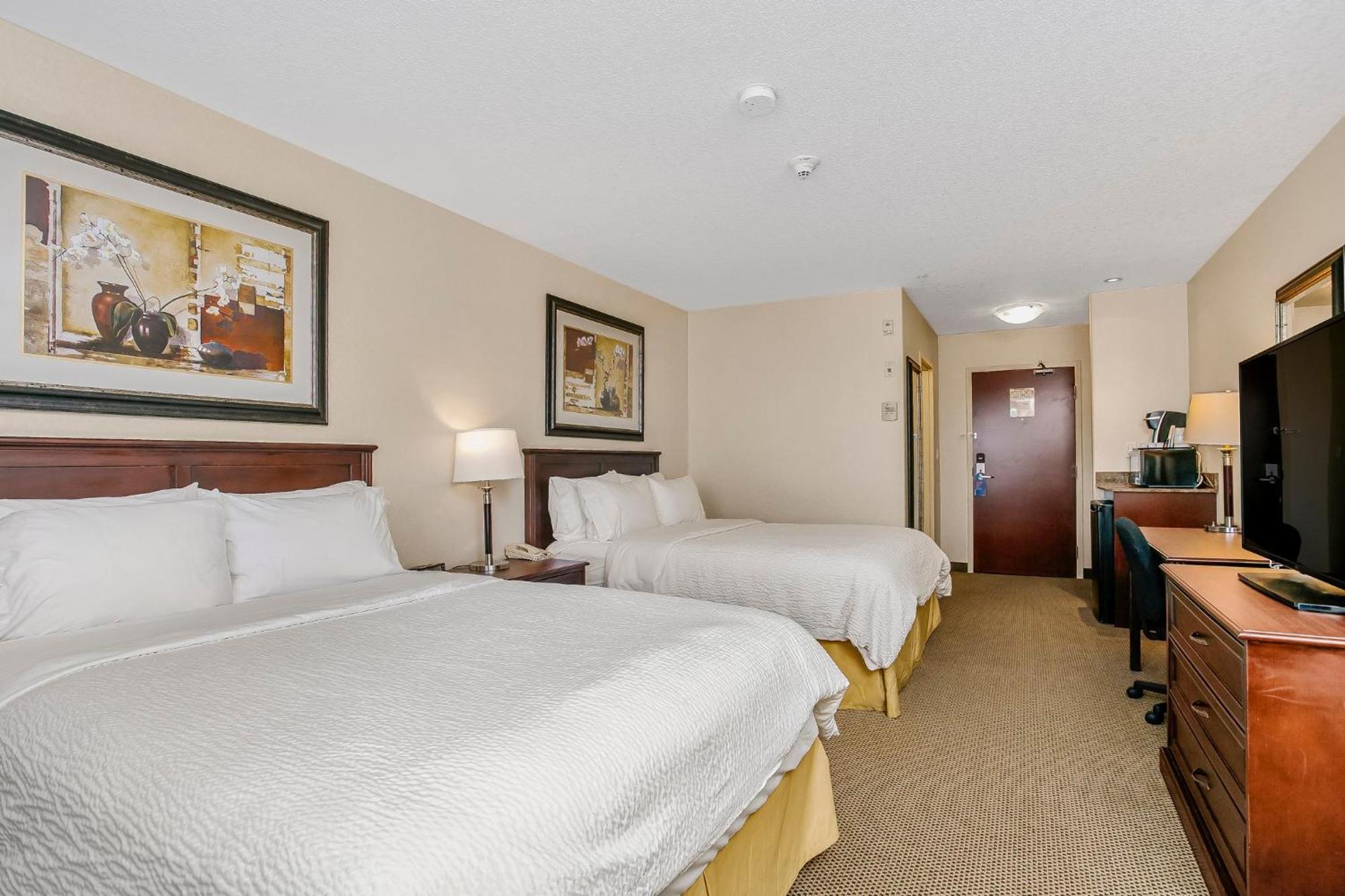 Holiday Inn Express & Suites Whitecourt By Ihg Bagian luar foto