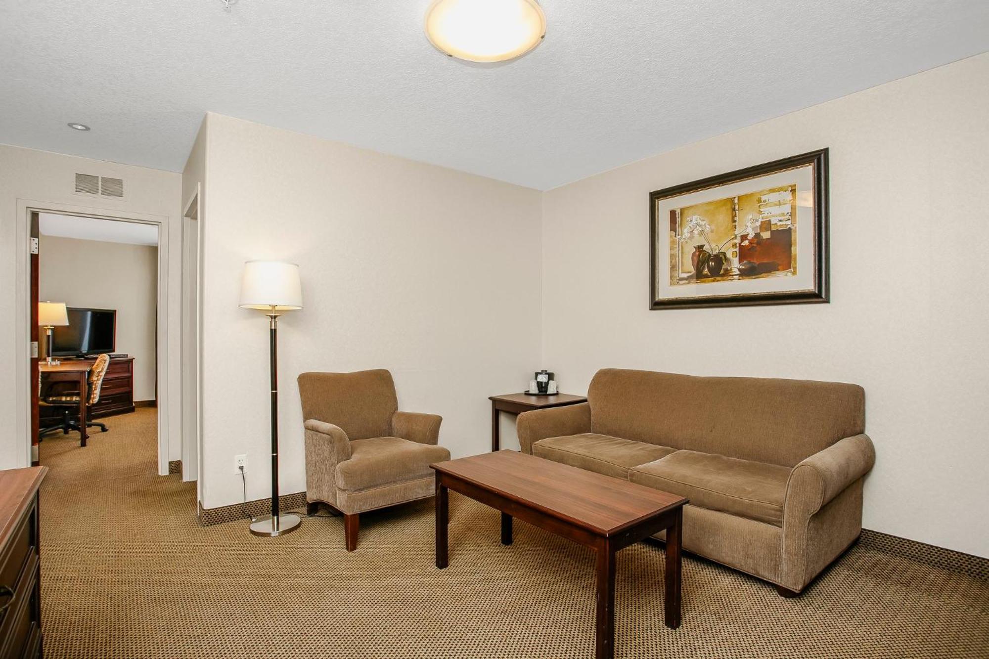 Holiday Inn Express & Suites Whitecourt By Ihg Bagian luar foto