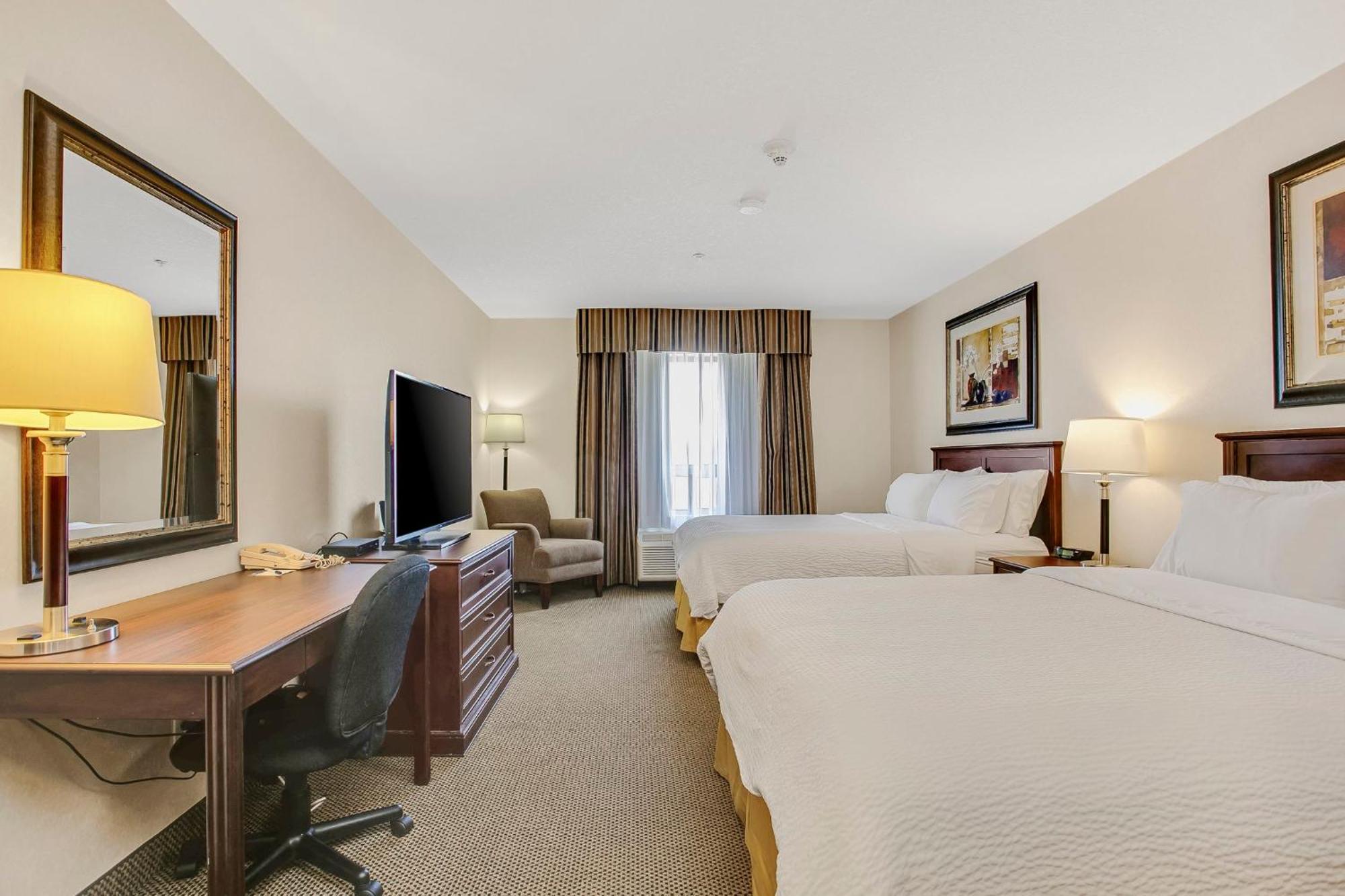 Holiday Inn Express & Suites Whitecourt By Ihg Bagian luar foto