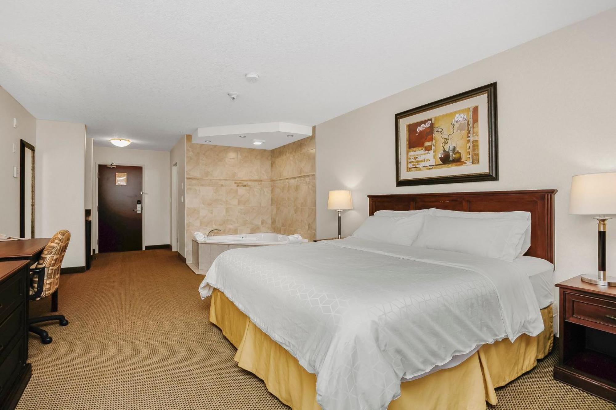 Holiday Inn Express & Suites Whitecourt By Ihg Bagian luar foto