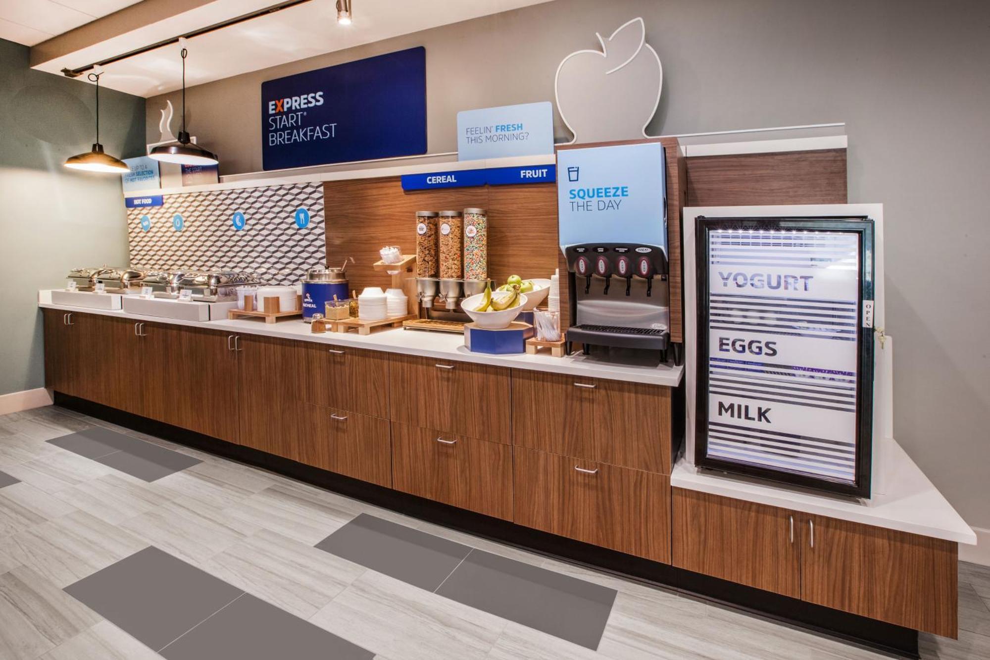 Holiday Inn Express & Suites Whitecourt By Ihg Bagian luar foto
