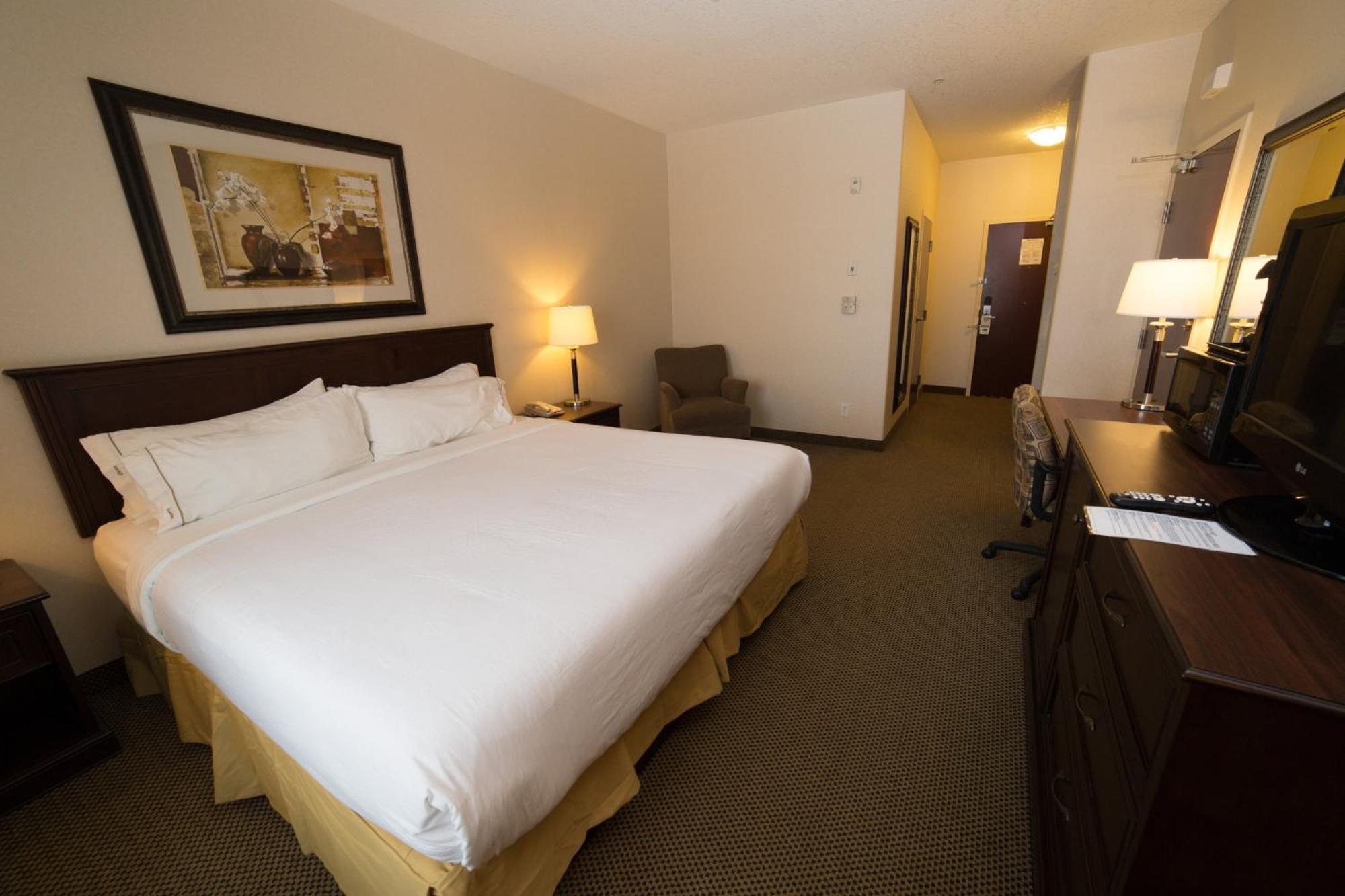 Holiday Inn Express & Suites Whitecourt By Ihg Bagian luar foto