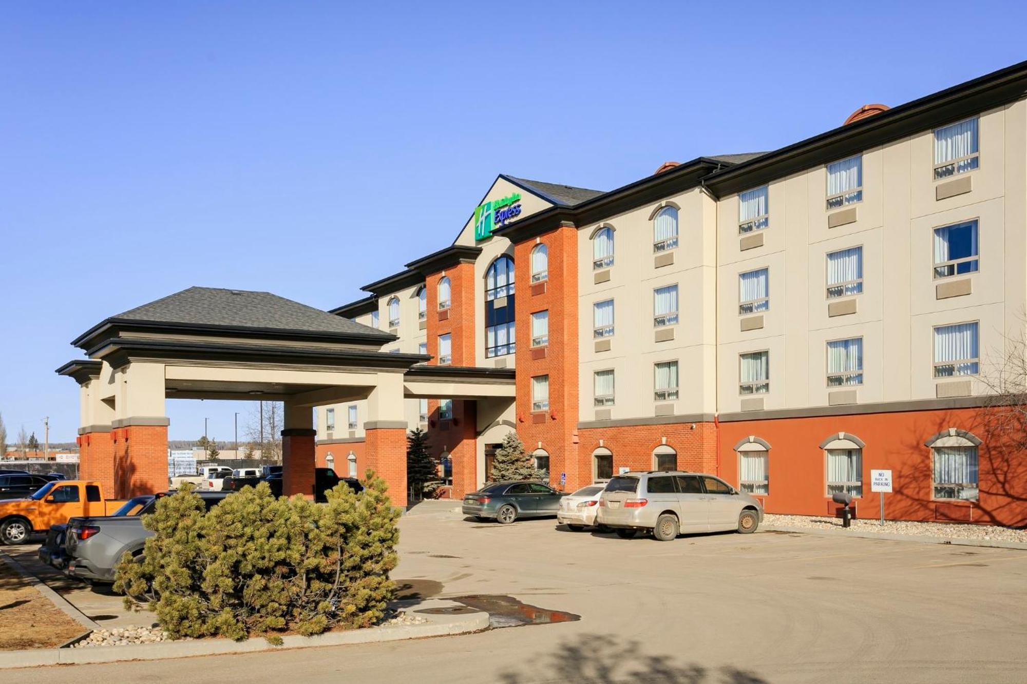 Holiday Inn Express & Suites Whitecourt By Ihg Bagian luar foto